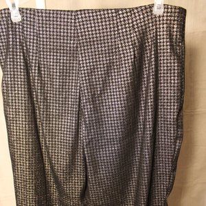 TIME & TRUE black pants w/brownish gold checks. Size 20